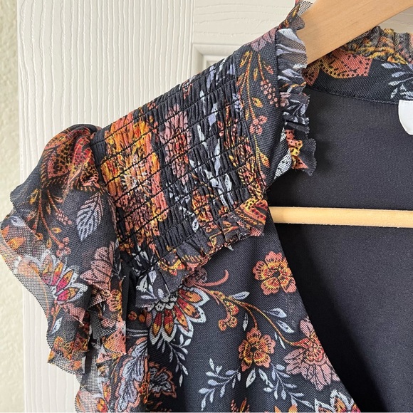 Evereve Tinslee Floral Blouse Smocked Mesh Top Sz Medium - Picture 9 of 14